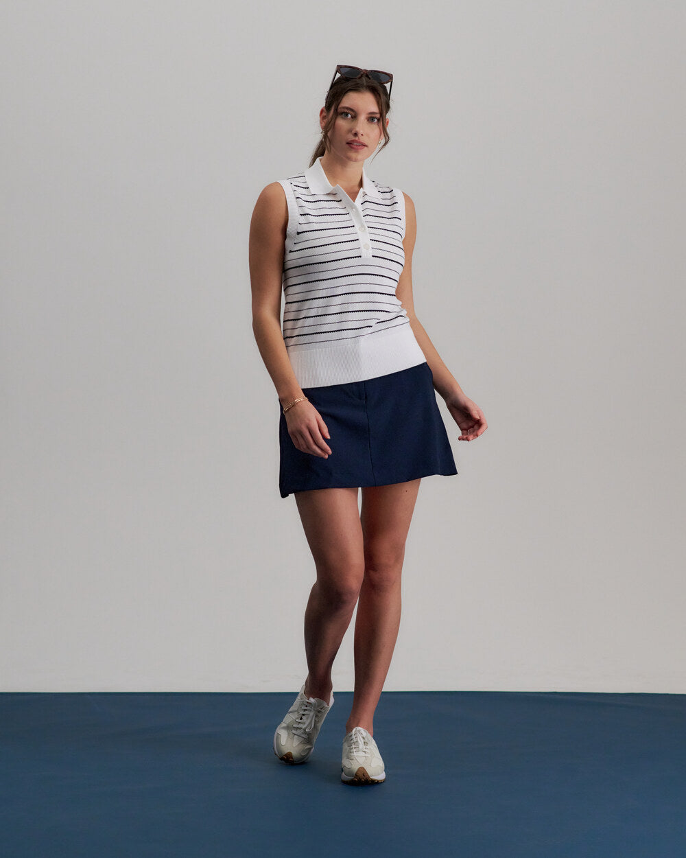 WHITE/NAUTI